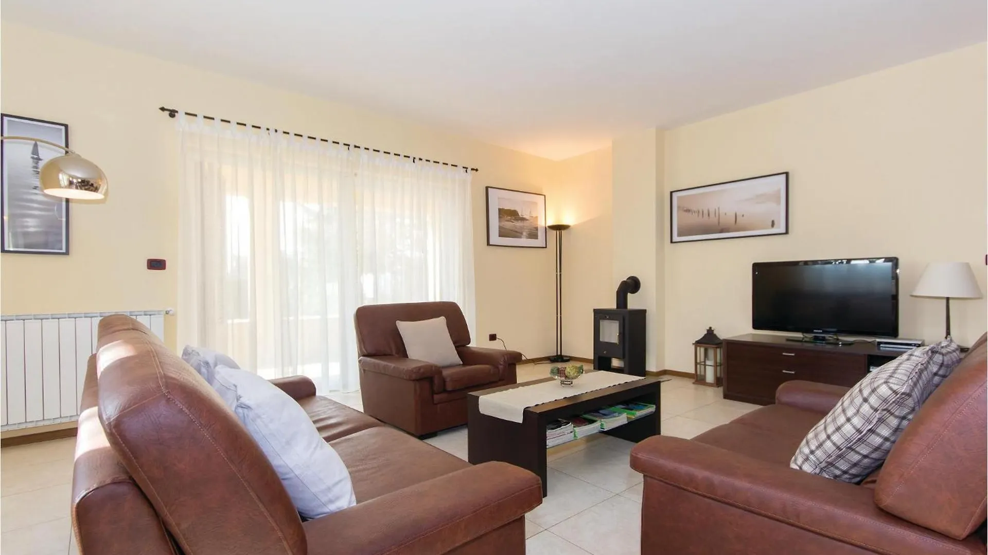 3 Bedroom Cozy Home In Liznjan Holiday home
