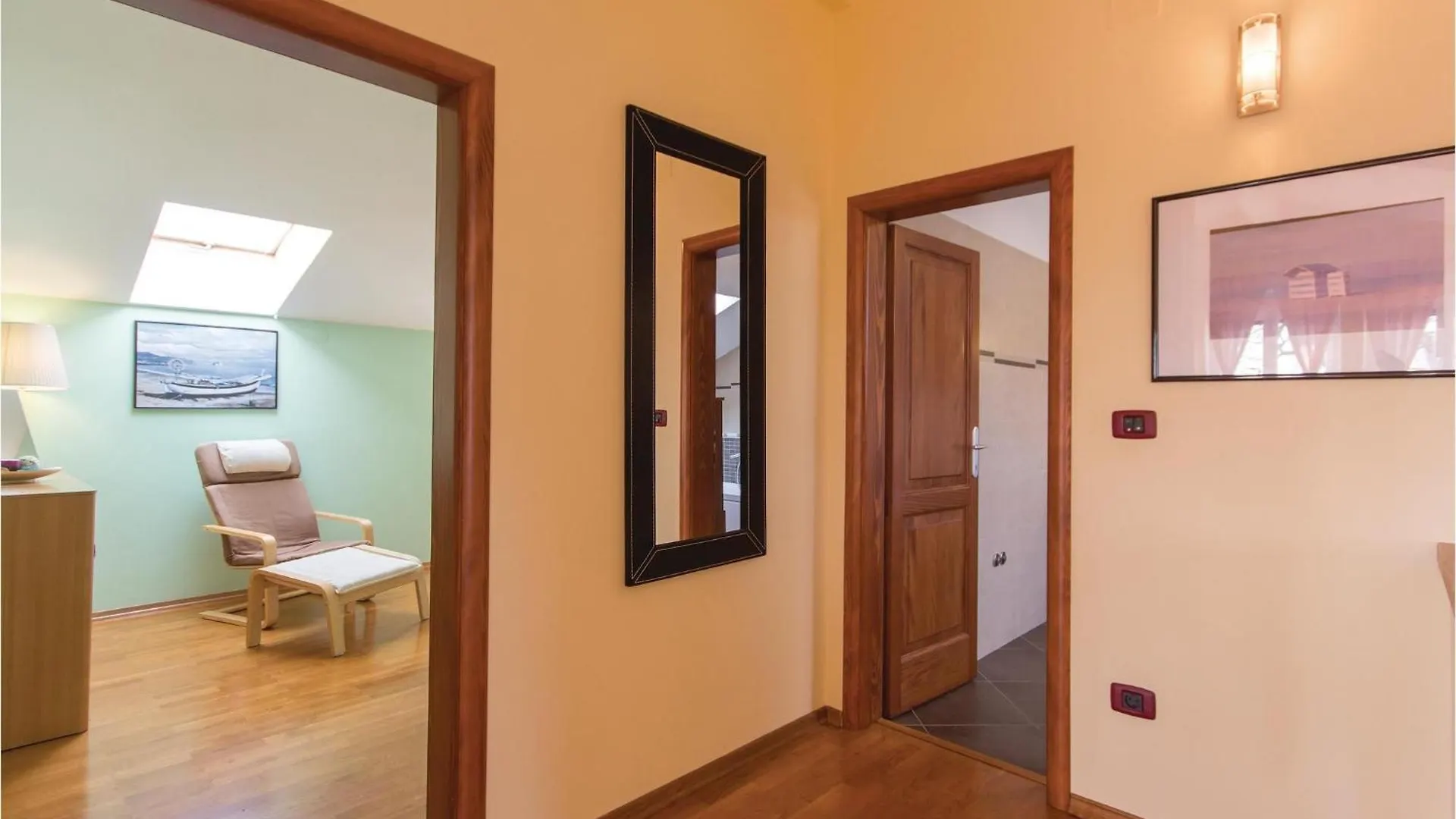 3 Bedroom Cozy Home In Liznjan Holiday home