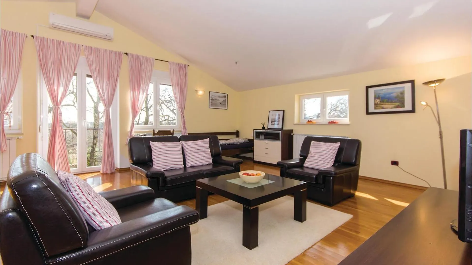 3 Bedroom Cozy Home In Liznjan