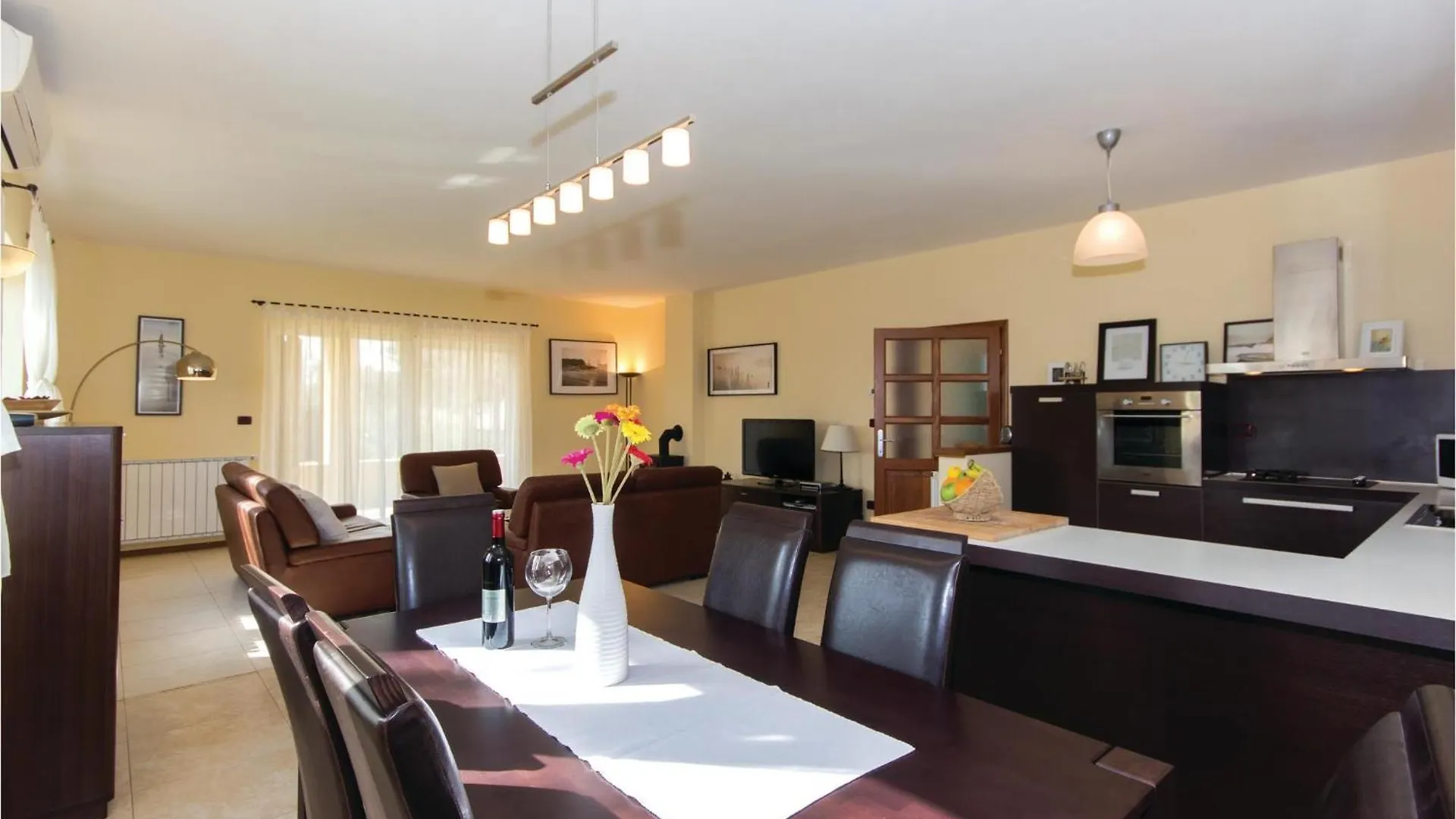 Holiday home 3 Bedroom Cozy Home In Liznjan