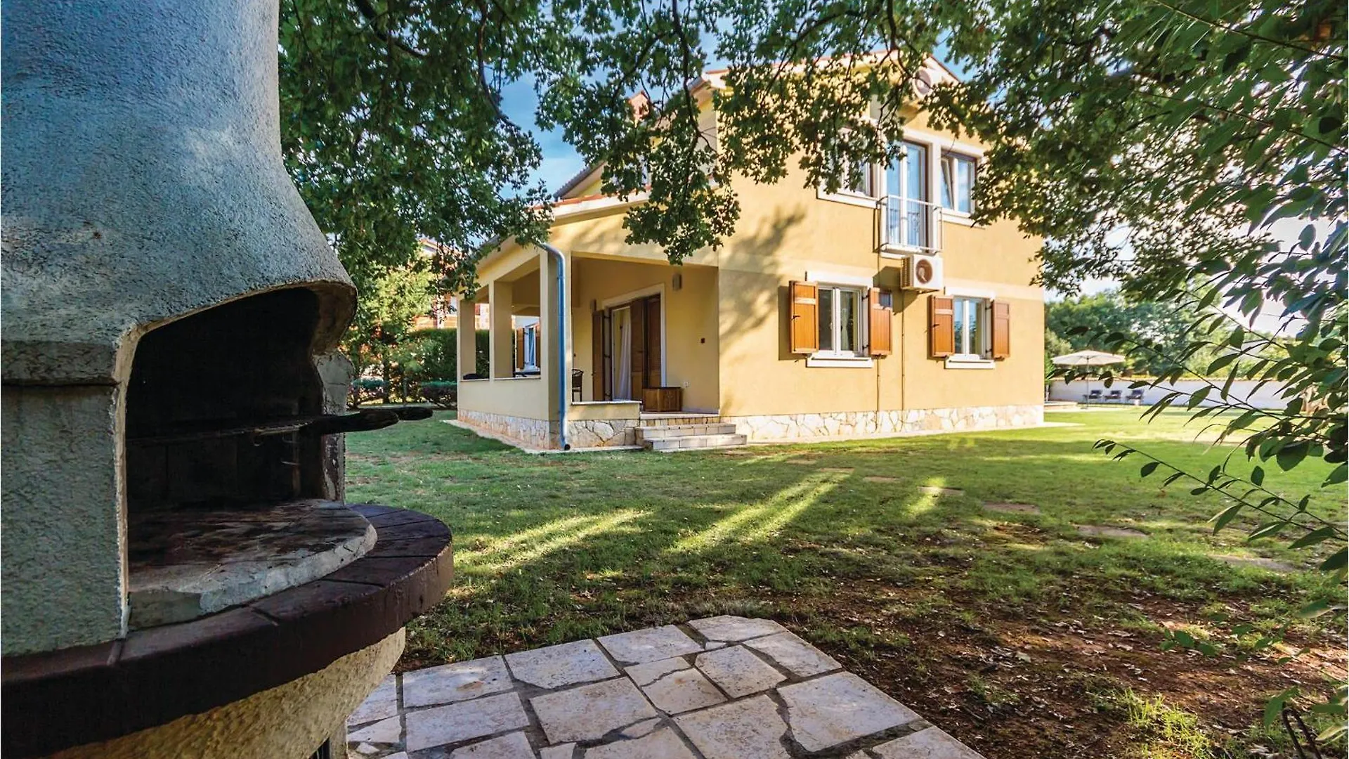 3 Bedroom Cozy Home In Liznjan 0*,