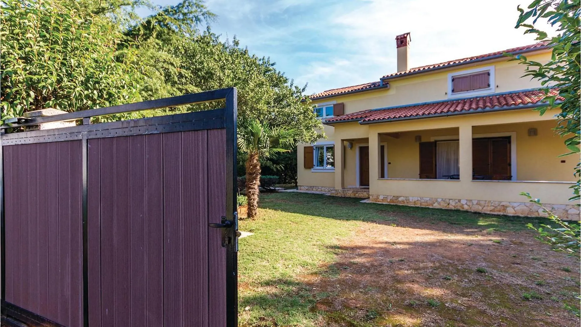 3 Bedroom Cozy Home In Liznjan Croatia